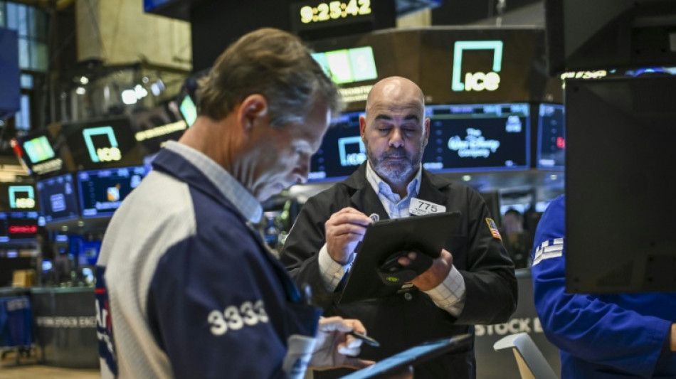 Wall Street termine en l&eacute;g&egrave;re hausse, nouveau record du S&P 500