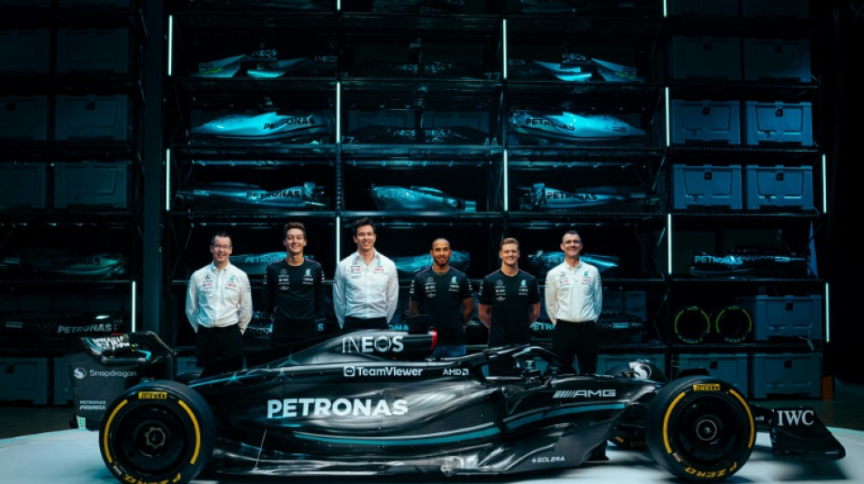 F1: Mercedes d&eacute;voile une nouvelle monoplace noire pour revenir au sommet