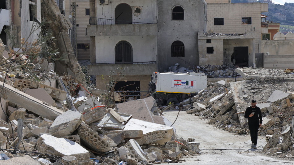 Media, Israele chiede un mese in pi&ugrave; per ritirarsi dal Libano
