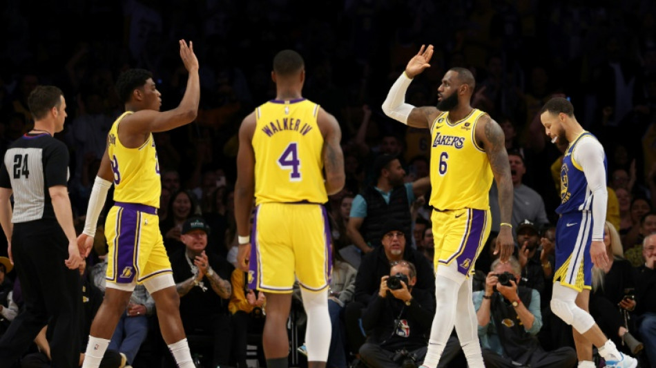 Unheralded Walker sparks Lakers rally as Warriors wobble