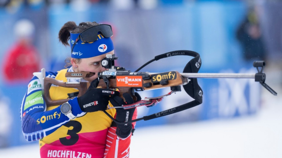 Biathlon: dans le sillage de Simon, le relais f&eacute;minin bleu victorieux