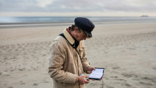 Sur les plages de la mer du Nord, des objets abandonnés racontent des vies de migrants