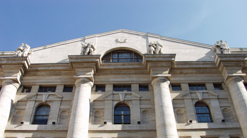 Borsa: Milano gira in rialzo, corre Unipol +2%