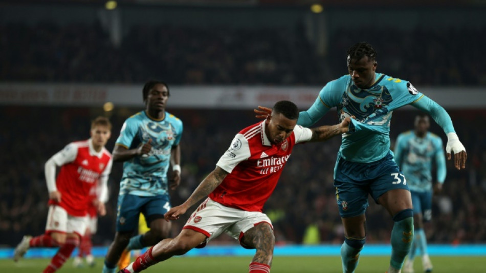 Angleterre: Arsenal se complique la t&acirc;che avant d'aller &agrave; Manchester City