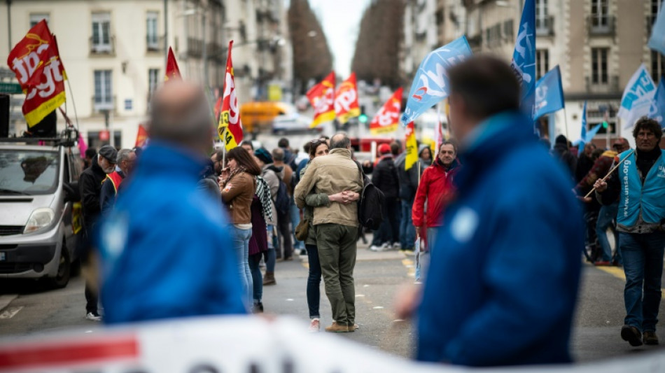 A J-24 de la pr&eacute;sidentielle, les syndicats peinent &agrave; mobiliser sur les salaires