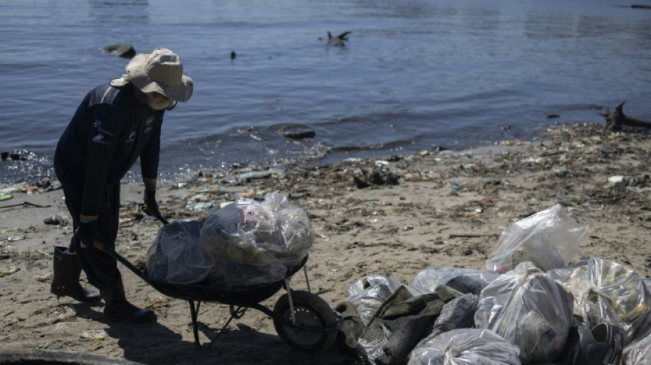 P&ecirc;cheurs et champions de voile unis contre la pollution &agrave; Rio