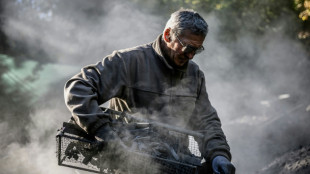 Crise &eacute;nerg&eacute;tique: dans la Ni&egrave;vre, un charbonnier traditionnel fait feu de tout bois