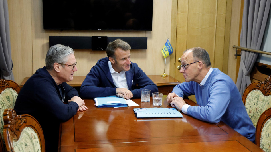 Macron, Starmer e Merz arrivati a Kiev per visita con Tusk