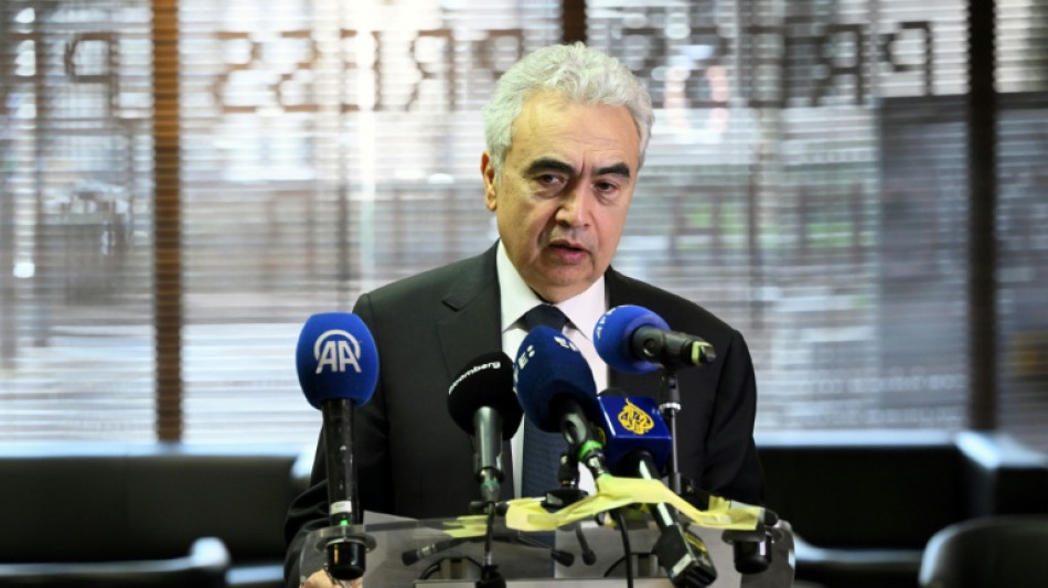 Hay "mucho petr&oacute;leo en el mercado" pese a la guerra en Oriente Medio, afirma la AIE