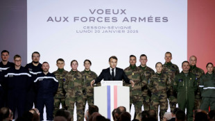Macron veut "mobiliser" plus de jeunes volontaires "en renfort" des arm&eacute;es