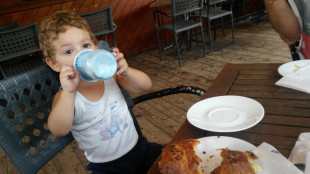 I bambini che mangiano da soli sviluppano prima il linguaggio