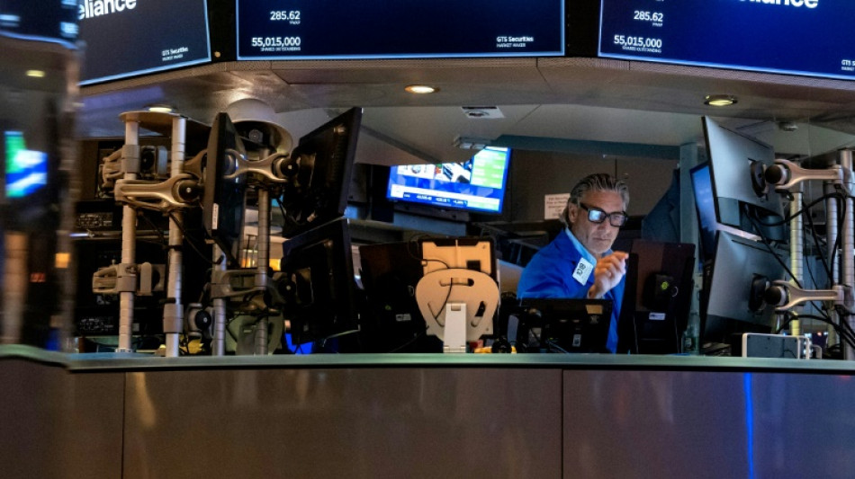 Wall Street cl&ocirc;ture en baisse, peine &agrave; trouver un &eacute;lan