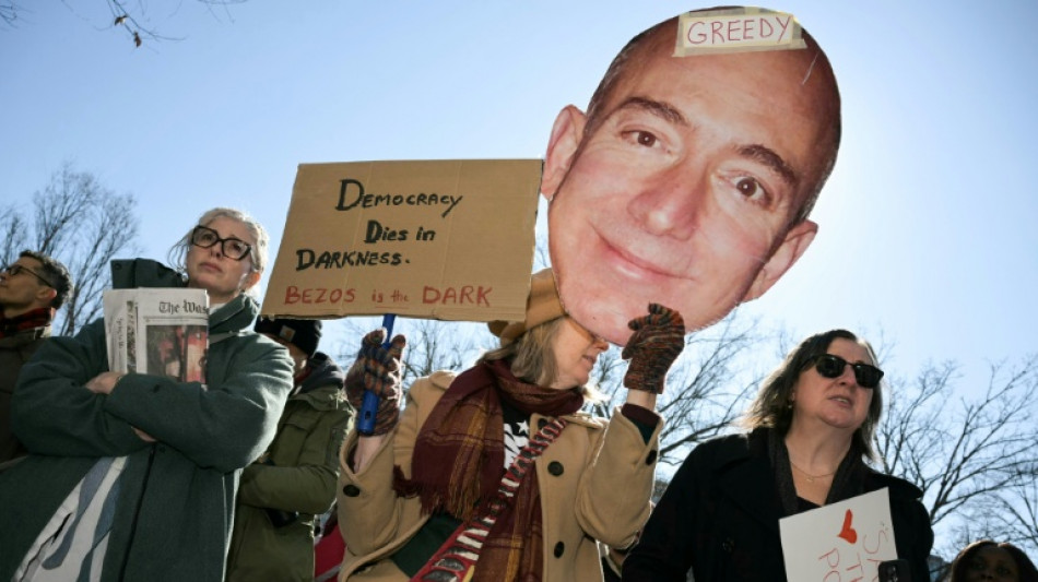 'Save the Post': Hundreds protest cuts at famed US newspaper