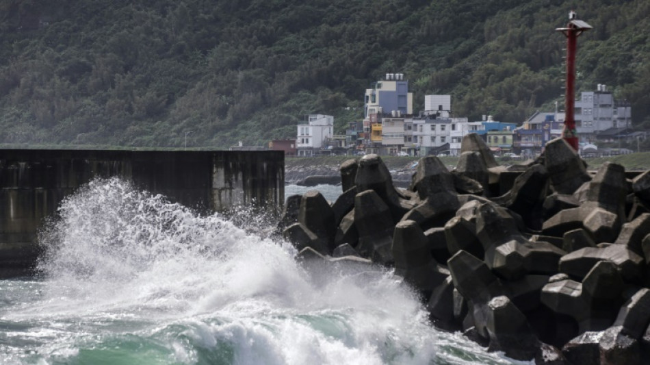 Tif&oacute;n Koinu llega a Taiw&aacute;n con vientos r&eacute;cord y lluvias torrenciales