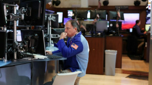 Wall Street clôture sans enthousiasme, la politique monétaire américaine en ligne de mire