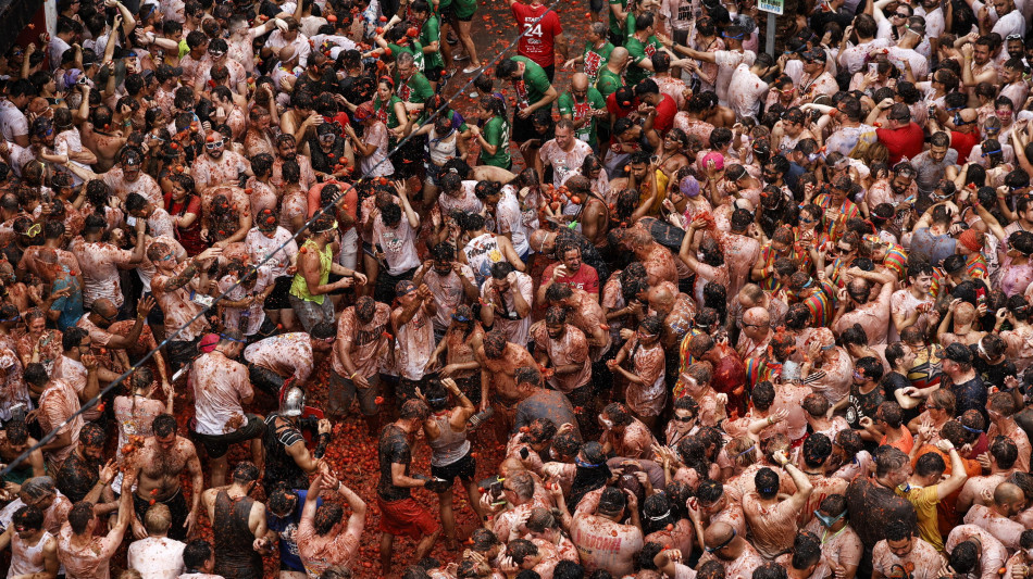 Spagna, battaglia a colpi di pomodori per 22mila turisti a Bunol