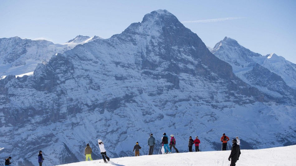 Valanga in Svizzera, travolte molte persone