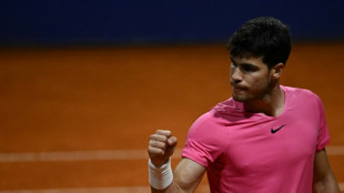 Tennis: Alcaraz fait un retour gagnant pour atteindre les quarts &agrave; Buenos Aires