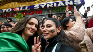 Multidões celebram a queda de Assad em Damasco