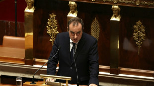 Lecornu suspend la r&eacute;forme des retraites, le PS &eacute;carte pour l'instant la censure