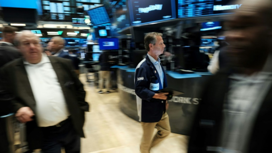 Wall Street ouvre en hausse, maintient l'&eacute;lan &agrave; l'or&eacute;e d'une semaine cruciale