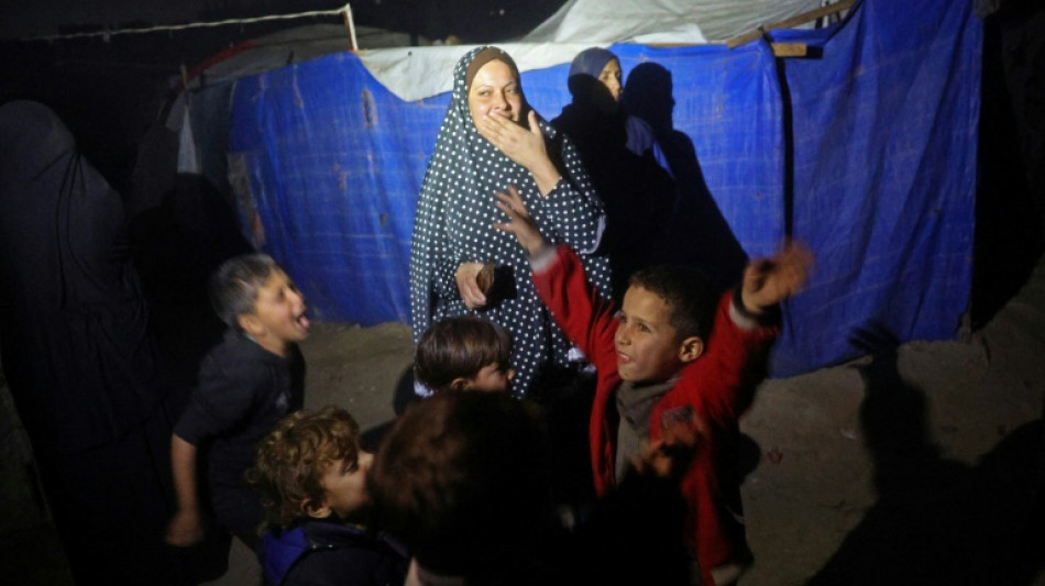 Milhares de palestinos comemoram em Gaza o anúncio de trégua com Israel