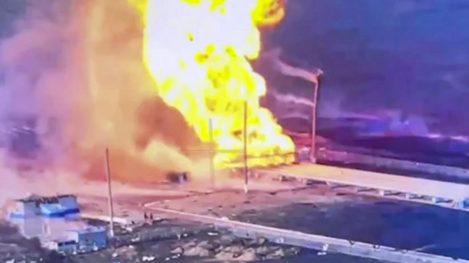 Kiev, 'colpito impianto gas russo a Orenburg, lontano 1.300 km'