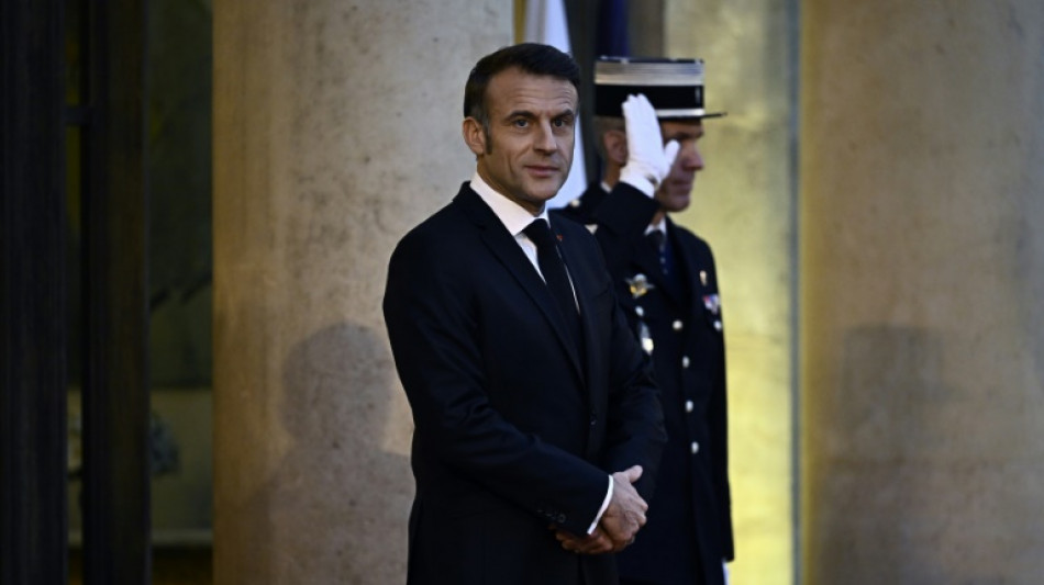 Macron sous pression pour nommer un Premier ministre, M&eacute;lenchon met en garde les socialistes