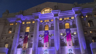 Borsa: Milano chiude in lieve calo, -0,08%