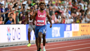 Lyles defends 200m crown as US sweep podium