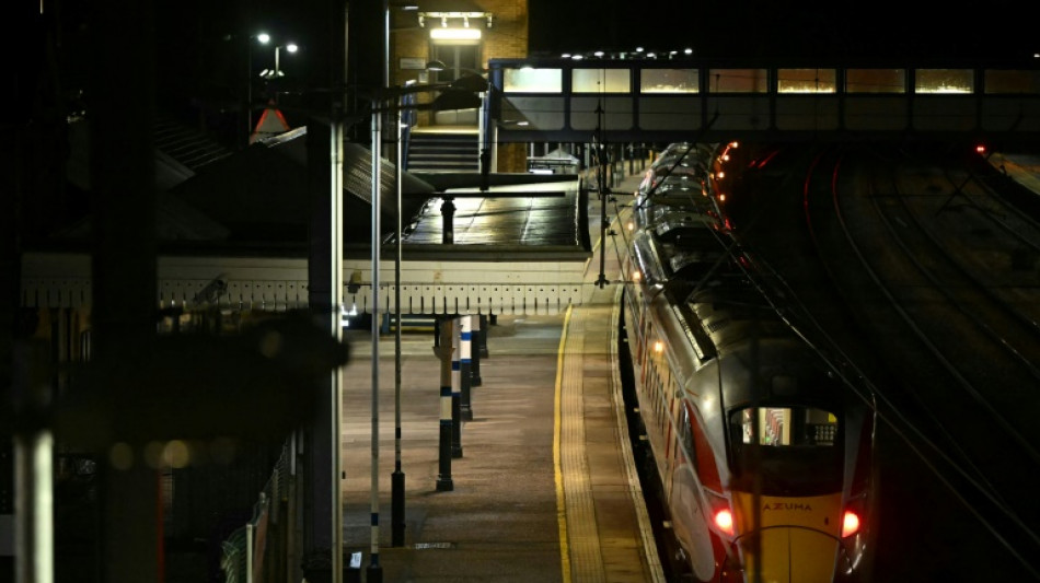 O que se sabe sobre o ataque a faca em trem no Reino Unido