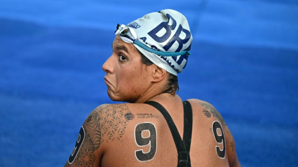 Ana Marcela Cunha completa travessia do Canal da Mancha com recorde sul-americano