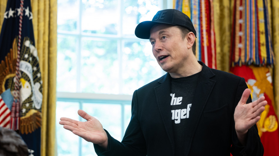 Musk, attivo il servizio internet Starlink in Iran