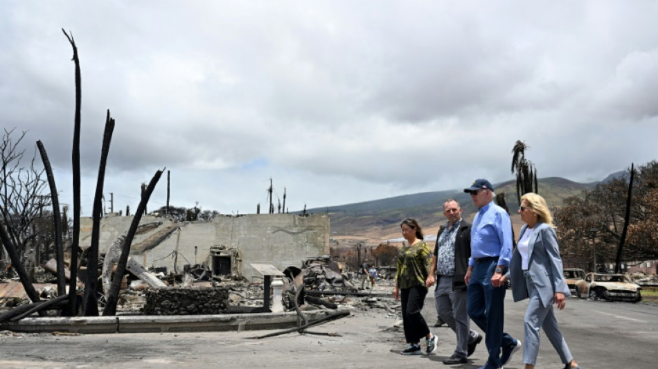 "Nous sommes avec vous": &agrave; Hawa&iuml;, Biden tente de r&eacute;conforter une communaut&eacute; meurtrie