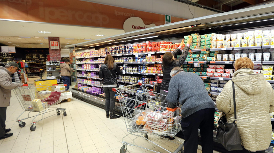 Effetto guerra, crolla a marzo la fiducia dei consumatori