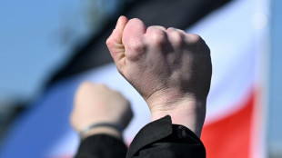 Razzia bei Rechtsextremisten in Bremen: Polizei beschlagnahmt Messer und Macheten