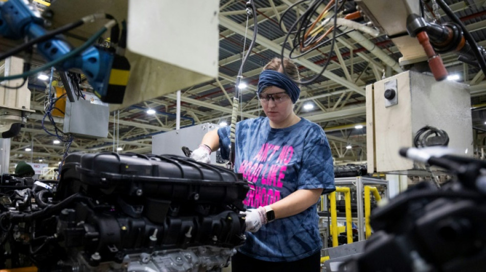 Le march&eacute; de l'emploi toujours solide aux Etats-Unis, les salaires grimpent encore