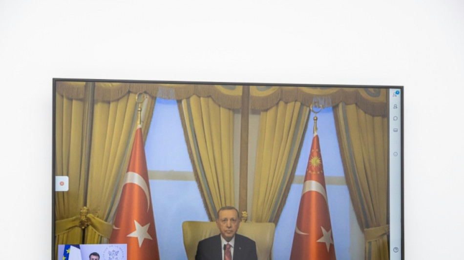 Macron dit &agrave; Erdogan qu'il faut "accro&icirc;tre la pression et l'isolement de la Russie"