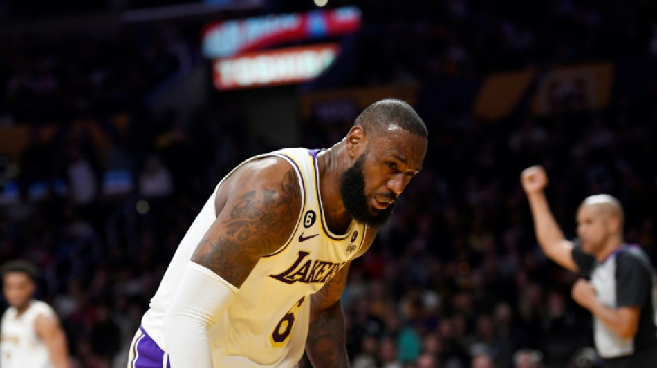 NBA: LeBron James a refus&eacute; une op&eacute;ration du pied pour viser les play-offs avec ses Lakers