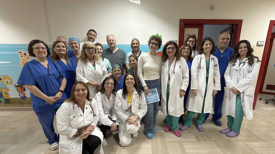 Dopo il cancro a 19anni suona la campanella della nuova vita