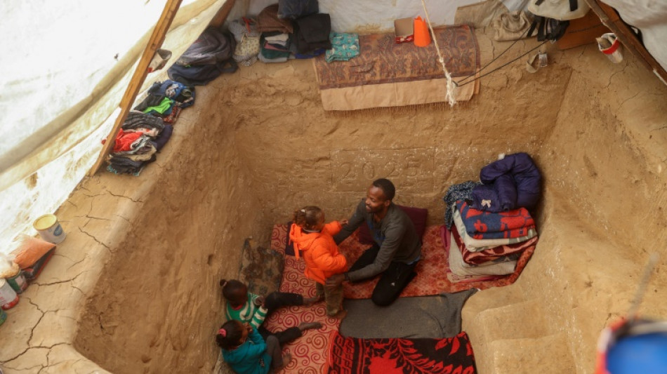 A Gaza, un abri "qui ressemble &agrave; une tombe" contre le froid et la guerre