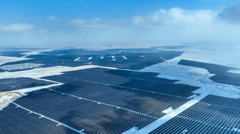 Eolien, solaire: la Chine installe plus que le reste du monde r&eacute;uni (&eacute;tude)