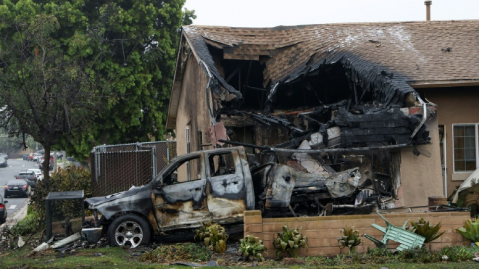 Número de mortos em queda de avião na Califórnia sobe para seis