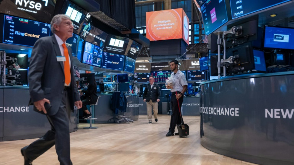 Wall Street termine en hausse, pouss&eacute;e par le reflux des taux et de l'emploi