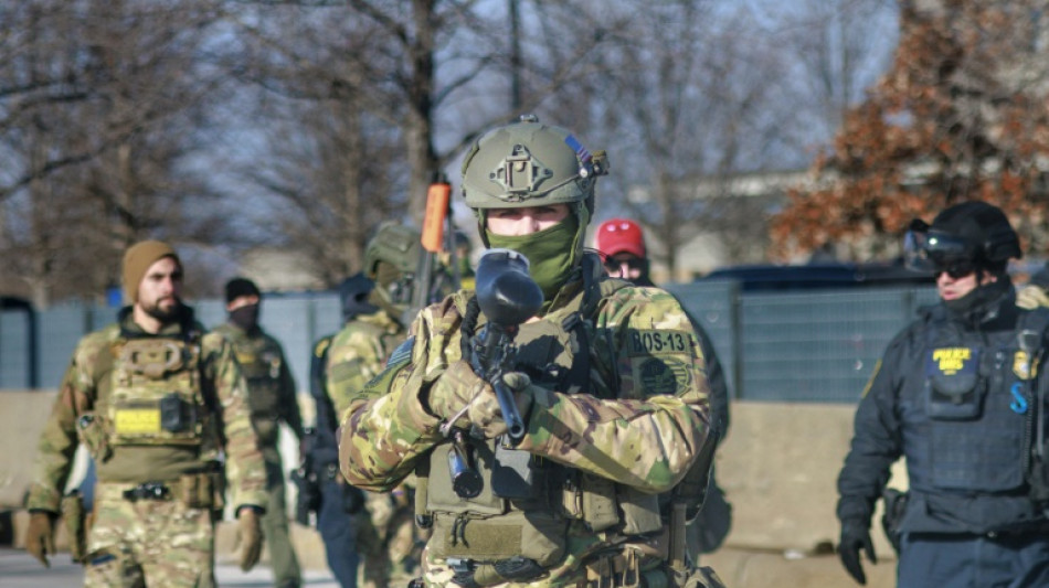 Governo Trump anuncia envio de 'centenas' de agentes adicionais a Minneapolis