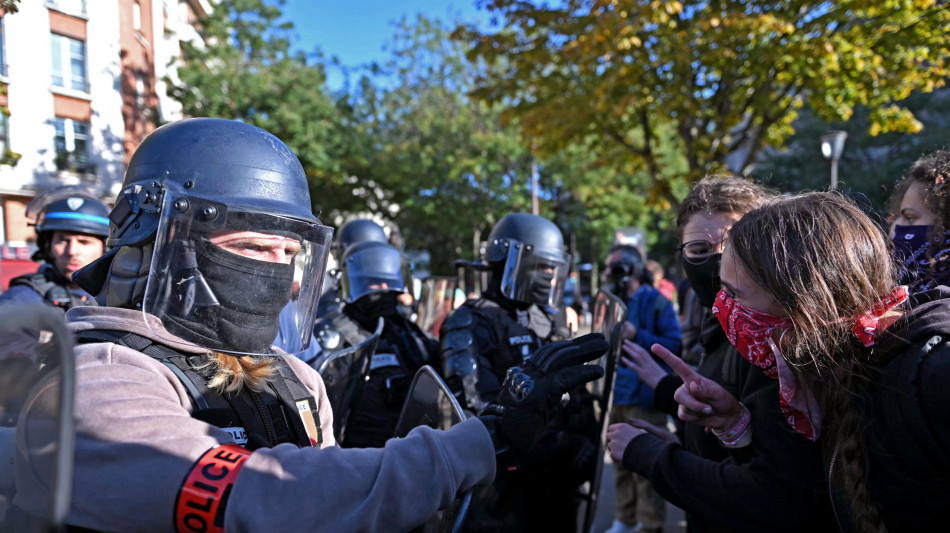 Scontri a Parigi durante la mobilitazione studentesca