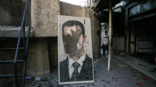 Syrie: des secouristes fouillent les ge&ocirc;les du pouvoir d&eacute;chu de Bachar al-Assad, liesse &agrave; Damas 