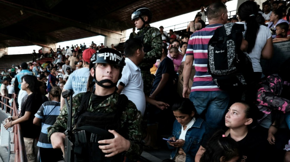 Colombie: violences entre gu&eacute;rillas, 20.000 d&eacute;plac&eacute;s, le pr&eacute;sident d&eacute;cr&egrave;te l'&eacute;tat d'urgence