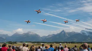 Patrouille Suisse begeistert Tausende beim Jubil&auml;um in Altenrhein
