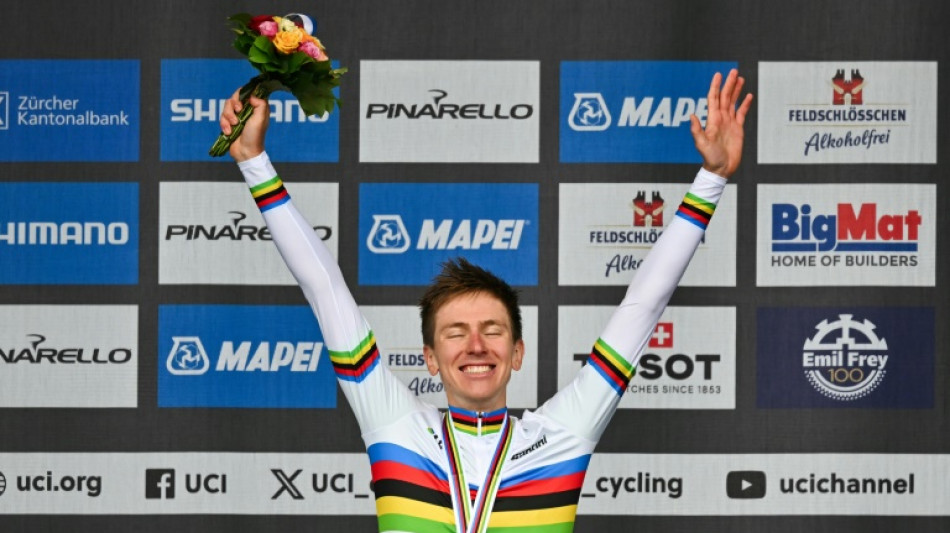 Tour d'Emilie: premi&egrave;re &eacute;clatante en arc-en-ciel pour Pogacar
